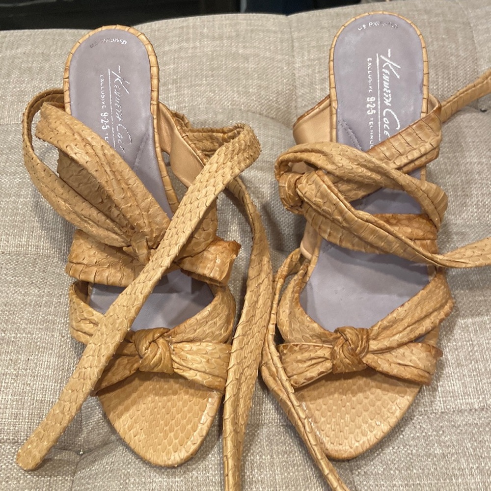 Womens Kenneth Cole never worn, snake skin tie up shoes